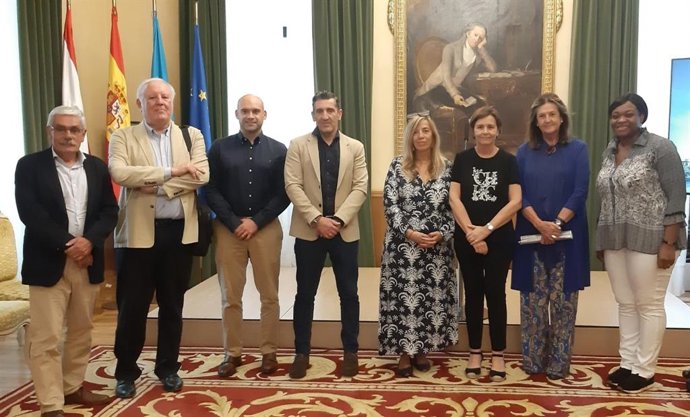 Recepción en el Ayuntamiento de Gijón, presidido por la alcaldesa gijonesa, Carmen Moriyón (Foro), al Coro del Colegio de Abogados de Oviedo.