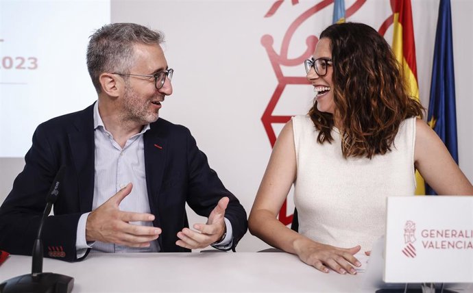 La vicepresidenta y portavoz del Consell, Aitana Mas y el conseller de Hacienda, informan de los asuntos tratados en la reunión del Pleno del Consell. Palau del Marqués de Castellfort.