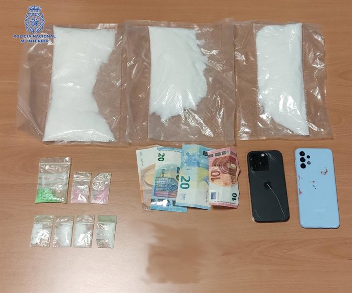 Detenidas tres personas por tráfico de drogas en Ibiza.