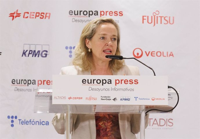 La vicepresidenta primera y ministra de Asuntos Económicos y Transformación Digital, Nadia Calviño, interviene durante un desayuno informativo de Europa Press, en el Hotel Hyatt Regency Hesperia, a 12 de julio de 2023, en Madrid (España).