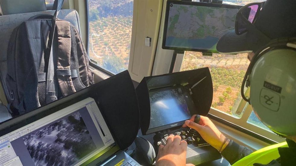 Revisión aérea de la red eléctrica por parte de Endesa.