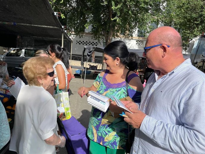 Márquez (d), en el reparto electoral.