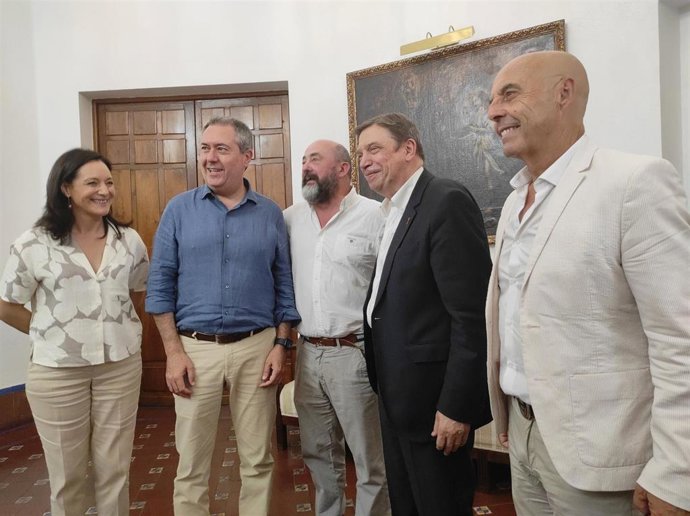 Luis Planas y Juan Espadas, con Rafi Crespín y Antonio Hurtado en la visita al antiguo Rectorado de la UCO.