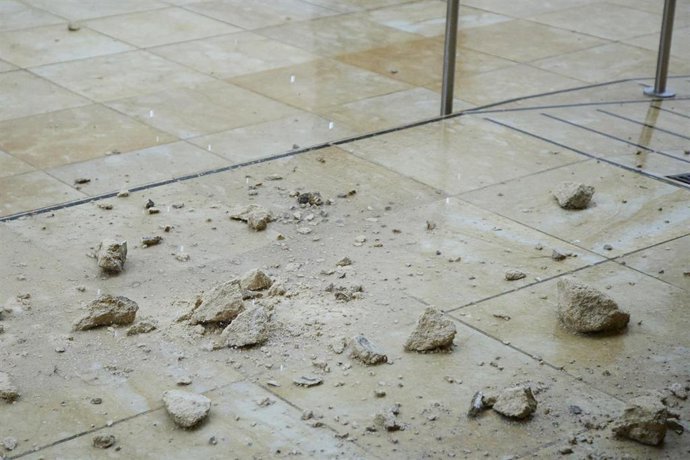 Archivo - Imagen de desprendimientos en el Parlamento andaluz el pasado mes de mayo de 2023.