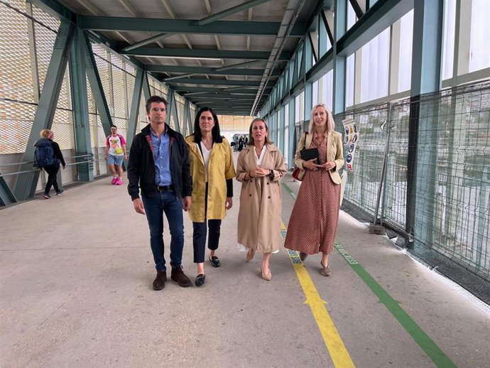 Cargos del PP visitan la intermodal de Santiago de Compostela en un acto de campaña sobre infraestructuras