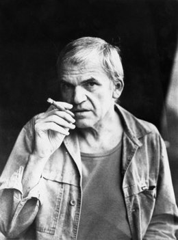 El escritor Milan Kundera