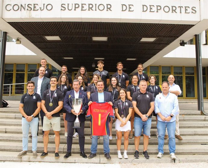 Víctor Francos recibe a las selecciones femenina y masculina de rugby seven.