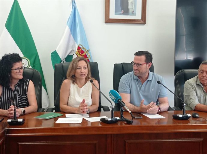 La delegada del Gobierno andaluz en Málaga, Patricia Navarro, en una visita institucional al Ayuntamiento de Sierra de Yeguas
