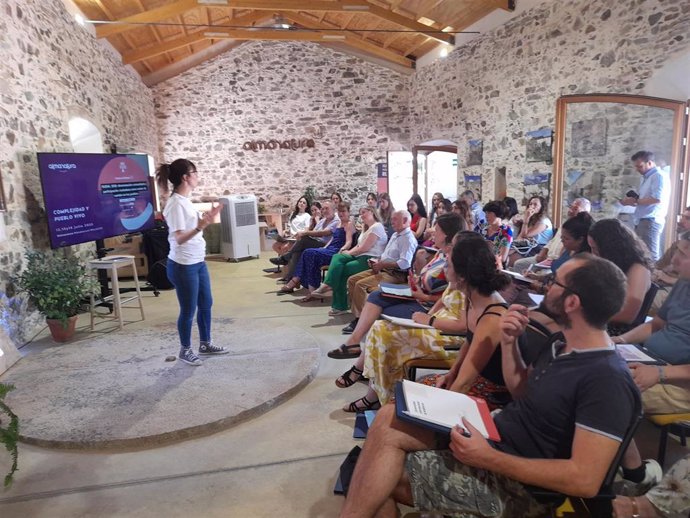 Curso de Verano de la UNIA para dinamizar los pueblos en Arroyomolinos de León (Huelva)