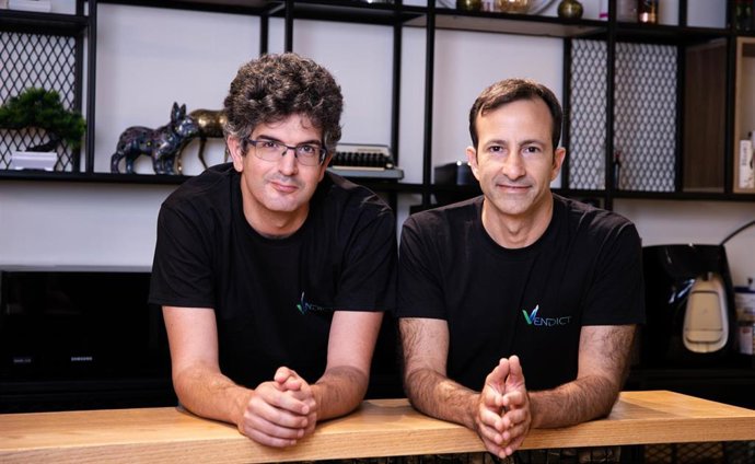 Archivo - De izda a dcha: el jefe de Tecnología de Vendict,  Michael Keslassy, y el consejero delegado de Vendict, Udi Cohen