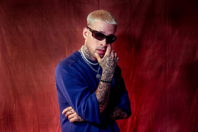 El cantante Maikel Delacalle posa para Europa Press, en el UMusic Hotel, a 12 de julio de 2023, en Madrid (España).