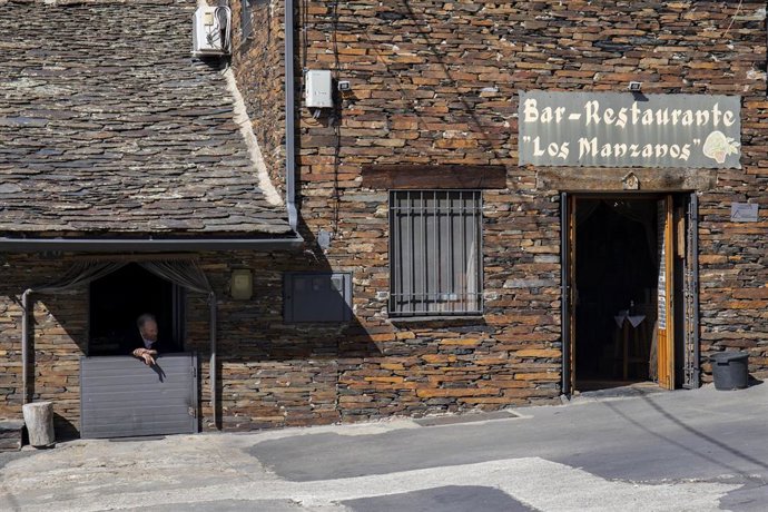Archivo - Un bar restaurante en Campillejo, Guadalajara, Castilla-La Mancha (España).