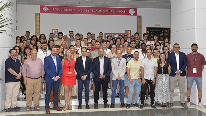 Archivo - El rector de la UCLM, Julián Garde, clausura el XVII Simposio Ciencia Joven