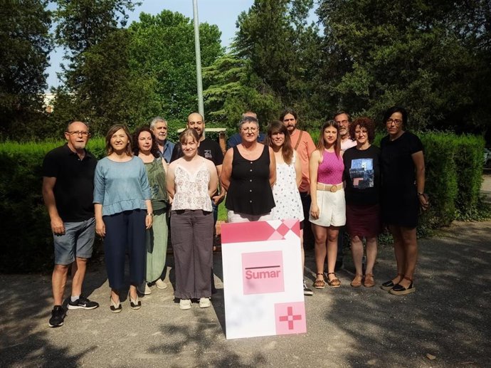 Manzano, acompañada por candidatos de Sumar y militantes y simpatizantes.