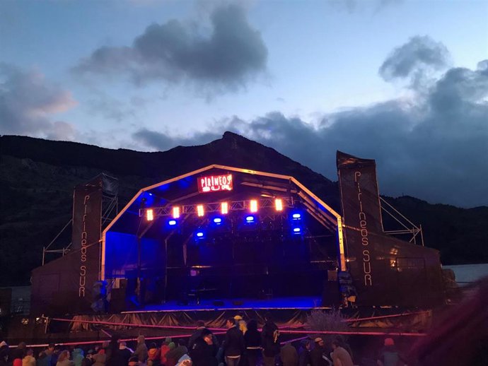 Archivo - Escenario de Pirineos Sur con nubes