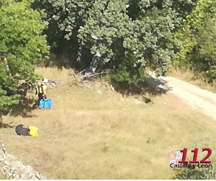 Sucesos.- Auxilian a un parapentista de 45 años tras sufrir una caída al intentar aterrizar en Piedralaves (Ávila)