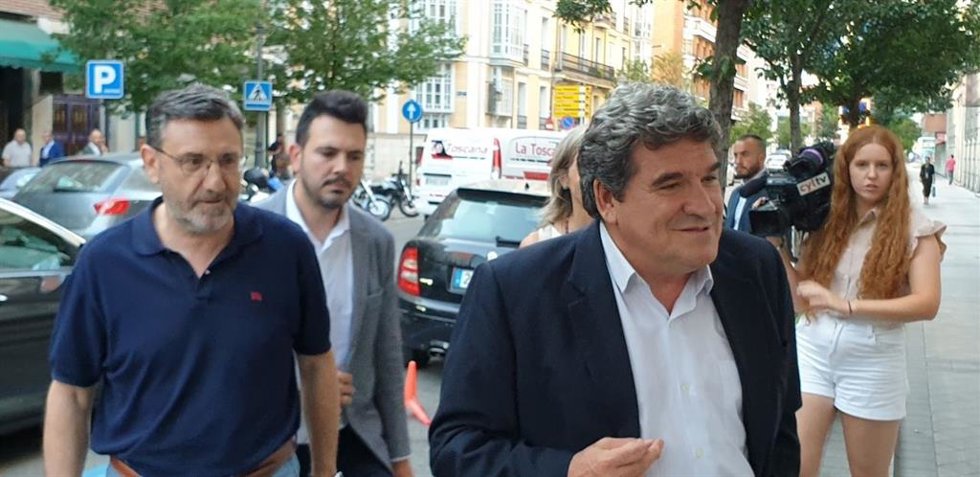 El ministro de Inclusión, Seguridad Social y Migraciones, José Luis Escrivá, antes de participar en un encuentro con sindicatos en Valladolid