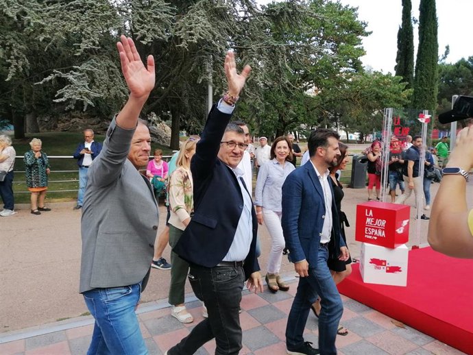 El Portavoz Del PSOE En El Congreso, Patxi López, Con Los Candidatos Por Burgos Al Congreso Y Al Senado.