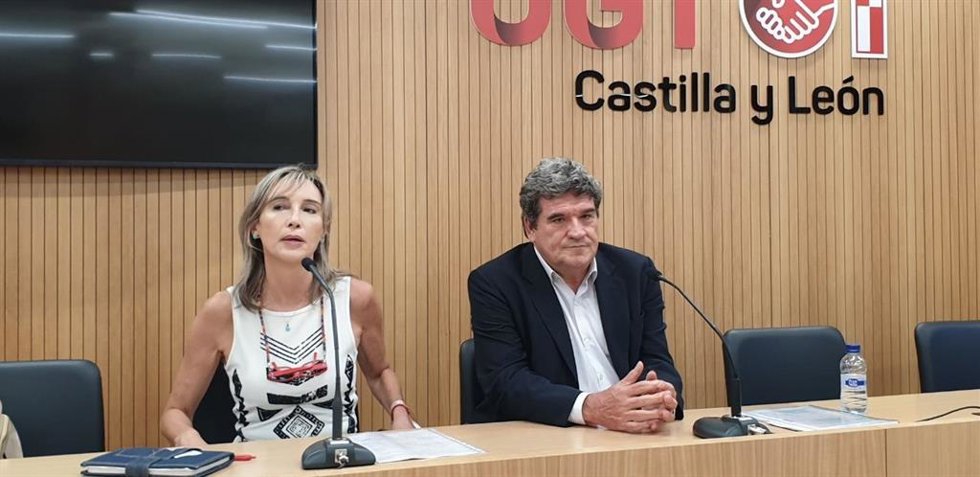 El ministro de Inclusión, Seguridad Social y Migraciones, José Luis Escrivá, durante un encuentro con las organizaciones sindicales de UGT y CCOO en Valladolid