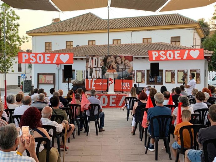 Carmen Calvo en el acto del PSOE en la Alpujarra