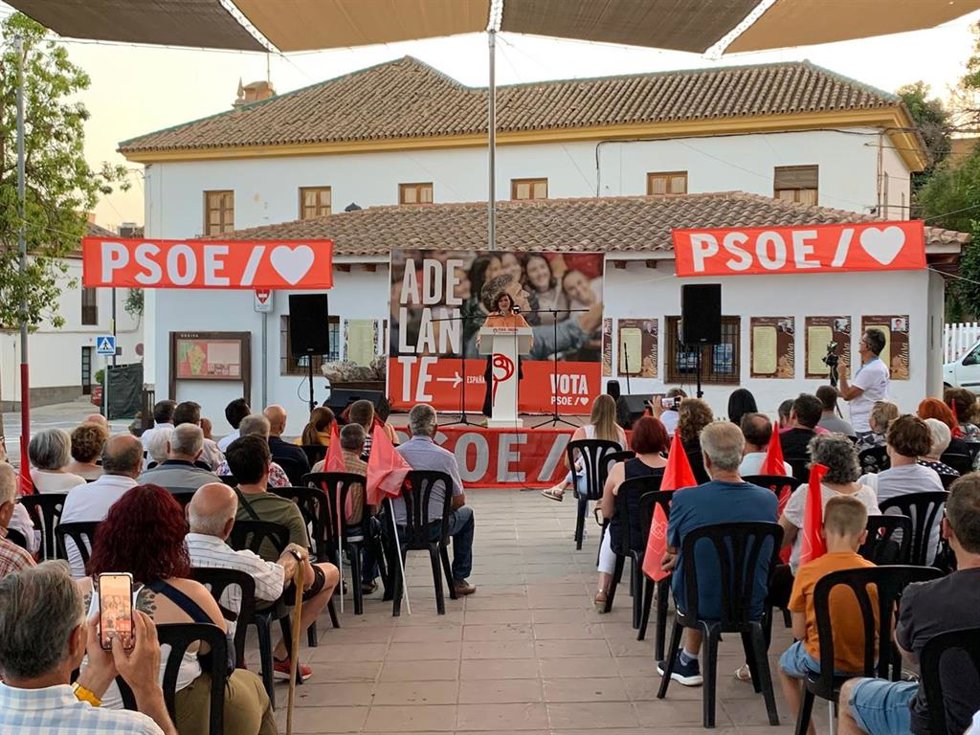 Carmen Calvo en el acto del PSOE en la Alpujarra