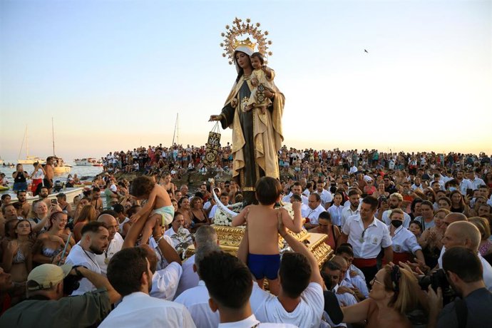 Archivo -  El barrio de El Palo acoge la tradicional procesión de la Virgen del Carmen en una imagen de archivo 