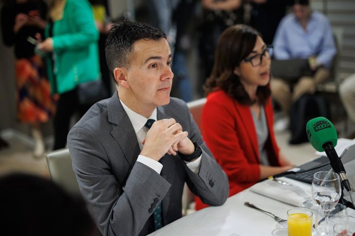 Archivo - El ministro de Industria, Comercio y Turismo, Héctor Gómez, durante un desayuno informativo, en Hotel Meliá Castilla, a 1 de junio de 2023, en Madrid (España). 