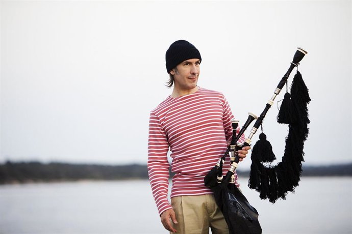 Archivo - La Diputación programa en el monasterio de Carracedo un concierto de Carlos Núñez acompañado por músicos leoneses .