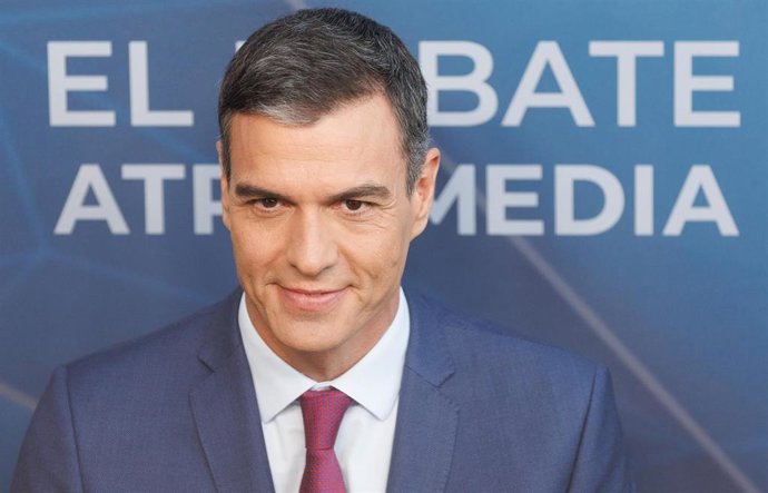 El presidente del Gobierno y candidato  del PSOE a la reelección, Pedro Sánchez, a su llegada al programa 'Cara a Cara. El Debate', en Atresmedia, a 10 de julio de 2023, en Madrid (España). 