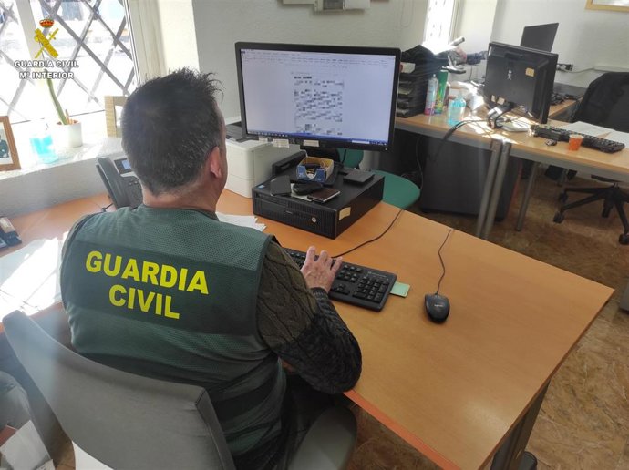 Archivo - Agente de la Guardia Civil