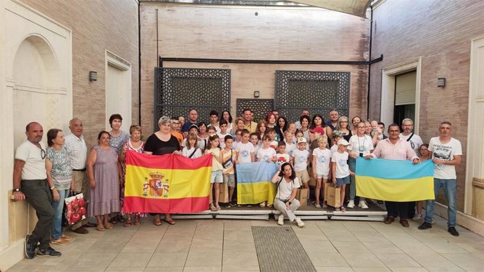 Imagen de la recepción en la Diputación Provincial a los 18 menores ucranianos.