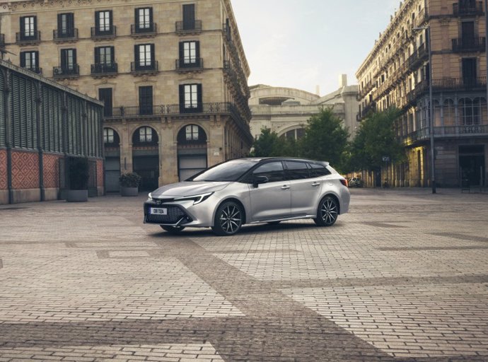 Toyota lanza la gama 2024 del Corolla Touring Sports Electric Hybrid con precios desde 28.850 euros