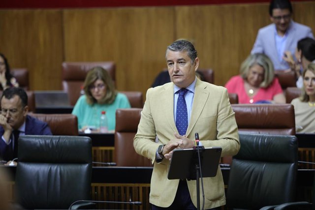 El consejero de la Presidencia, Interior, Diálogo Social y Simplificación Administrativa, Antonio Sanz,