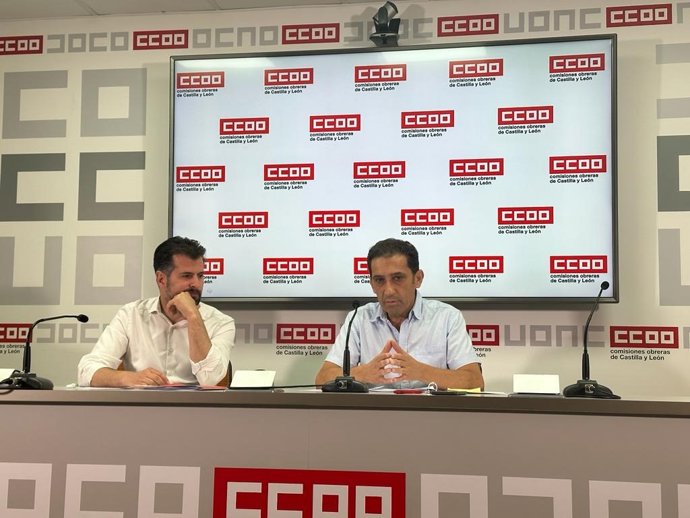 El secretario general del PSOE CyL, Luis Tudanca, y el secretario regional de CCOO, Vicente Andrés, en rueda de prensa.