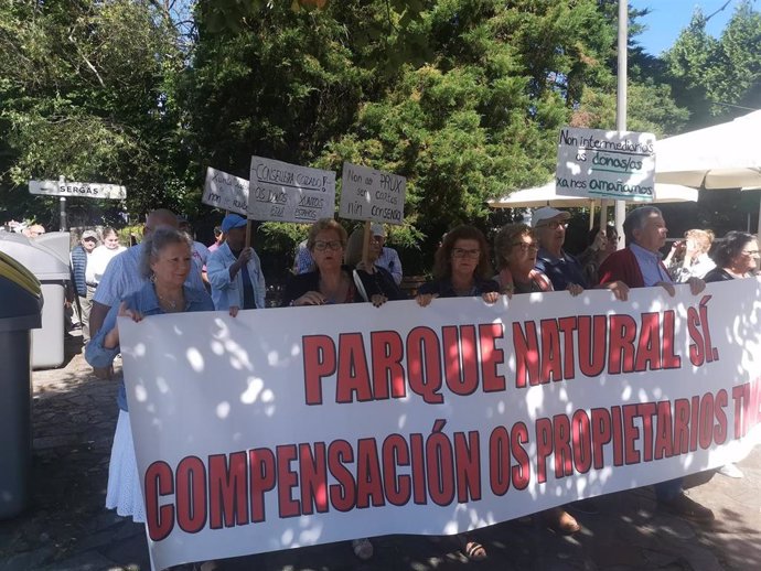Propietarios de las Fragas do Eume protestan ante la Xunta para reclamar compensaciones por el plan de usos del parque.