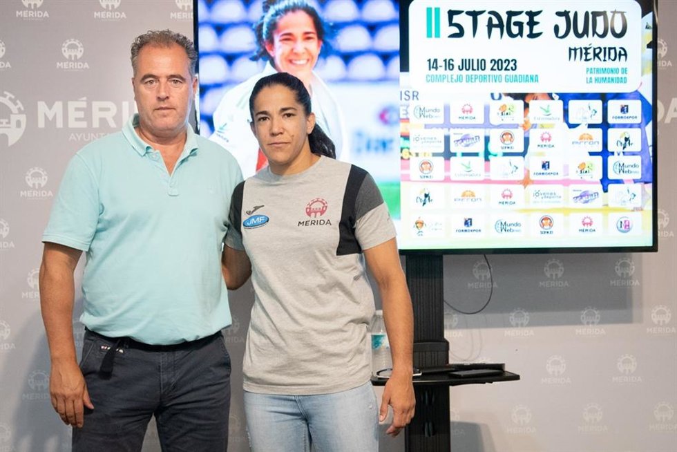 El concejal Toni Marín y la judca Cristina Cabaña en la presentación del Stage.