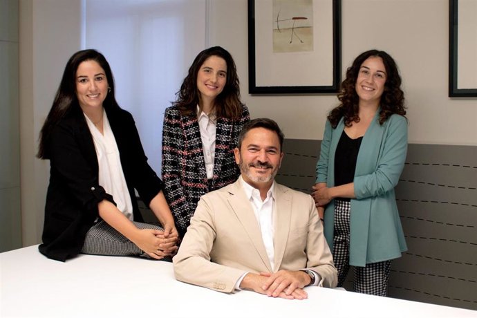 El equipo del Fondo Bolsa Social: de izda. A dcha., María Echávarri, Laura Colina, José Moncada y Cristina Guzmán.
