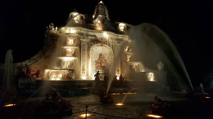 Encendido nocurno fuente de los Baños de Diana.