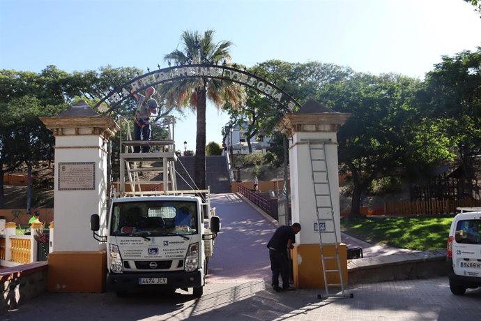Arreglo de la puerta de entrada al Barrio Obrero de Huelva.
