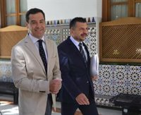 Moreno reprocha a Vox que lo acuse de "socialista" cuando "se une al  PSOE para impedir que el PP gobierne donde ganó"