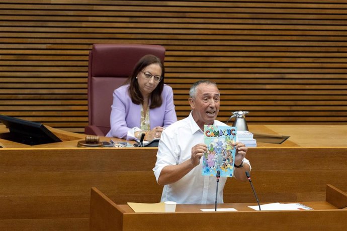 El diputado de Compromís en las Cortes valencianas, Joan Baldoví, interviene durante el pleno de investidura del president de la Generalitat Valenciana, Carlos Mazón.