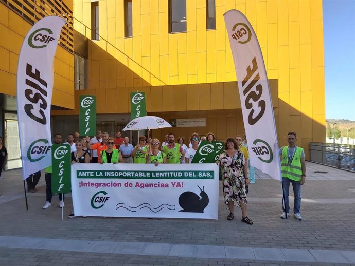 Concentración de CSIF en el Hospital de Alta Resolución de Vejer (Cádiz) para protestar por la "lentitud" del SAS para integrar las agencias sanitarias