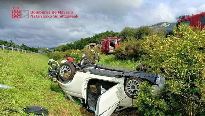 Salida de vía en la autovía A-10, tras la que cuatro personas han sido trasladadas al Hospital Universitario de Navarra.