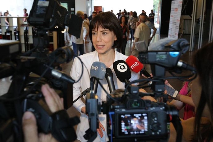 Diana Morant atiende a los medios