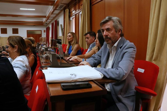 El delegado de Urbanismo y Ordenación del Territorio, Vivienda y Seguridad en el Ayuntamiento de Córdoba, Miguel Ángel Torrico, en el Pleno.