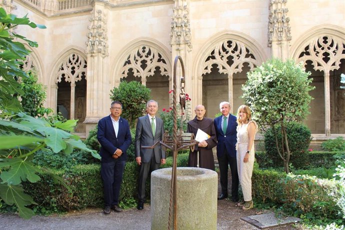El Claustro del Monasterio de San Juan de los Reyes renueva su iluminación.