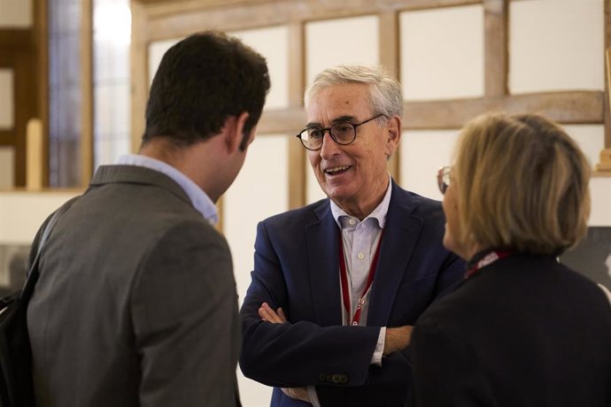 El presidente de la Fundación Euroamérica y exdiputado del Parlamento Europeo, Ramón Jáuregui, en la UIMP