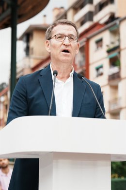 El Alberto Núñez Feijóo, interviene durante un homenaje del Partido Popular a Miguel Ángel Blanco, a 13 de julio de 2023, en Ermua, Vizcaya, Euskadi (España). Feijóo interviene en este homenaje al concejal Miguel Ángel Blanco y por la tarde visita Burgo