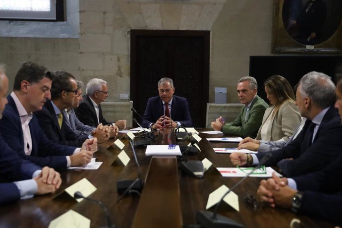 Reunión entre Sanz y los empresarios de los hoteles