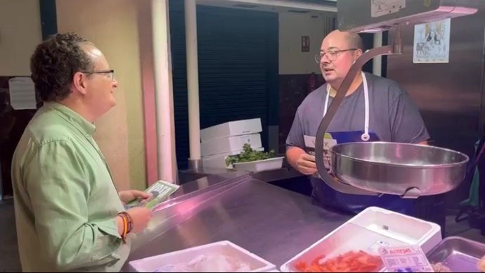El candidato número uno de Vox por Córdoba al Congreso de los Diputados, José Ramírez del Río, en el Mercado de la Corredera.